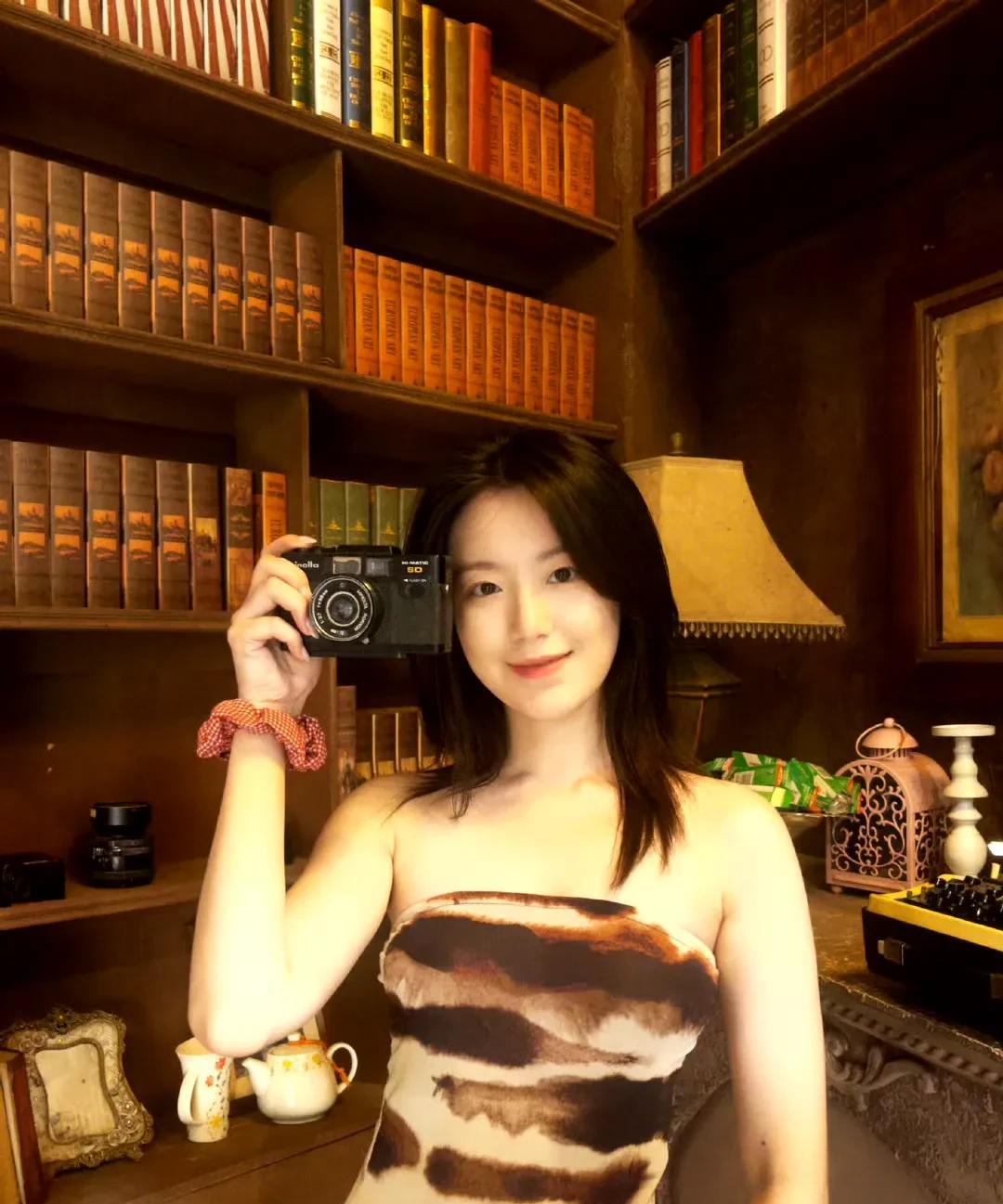女歌手叶舒华为成都紫雅事件发声？
5月28日凌晨，女歌手叶舒华在社交媒体发文，疑