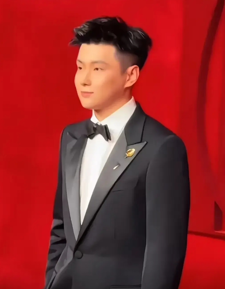 赵心童会不会成为下一个丁俊晖？
赵心童拿了世界锦标赛冠军后，感觉他飘了，不怎么练