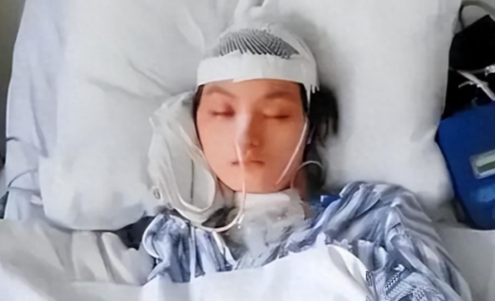 2004 年，东北姑娘宋雨薇因车祸瘫痪，竟被亲生父母狠心抛弃！护工项菊香于心不忍