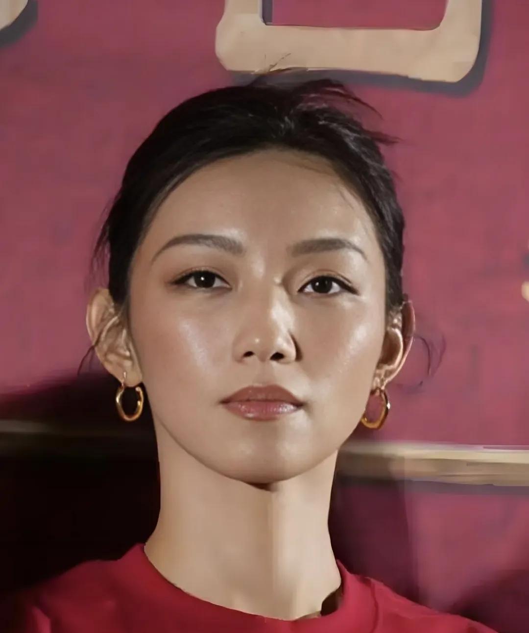 终于知道雷佳音为什么黑脸了
还真不是他心情不好
原来当年于适说的都是真的，所有事