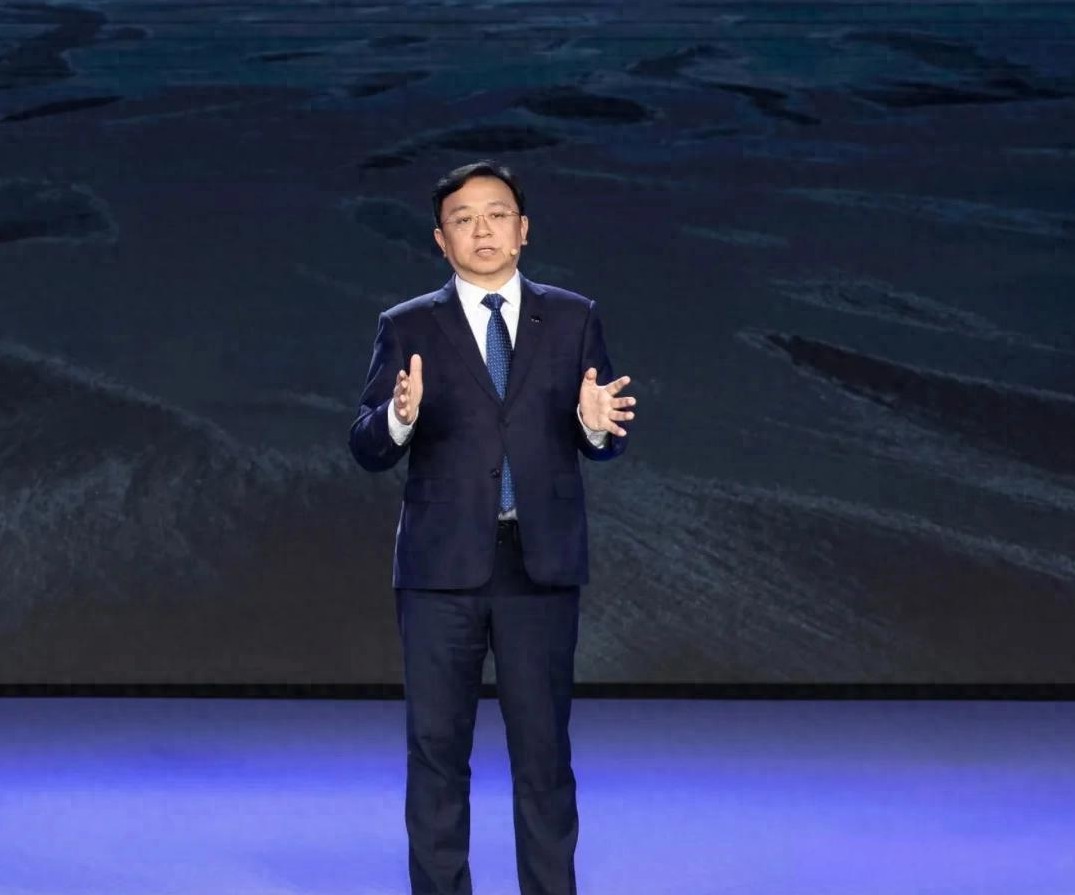 比亚迪在智能化战略发布会上宣布，将在全系车型中搭载高阶智驾技术。这一举措无疑为中