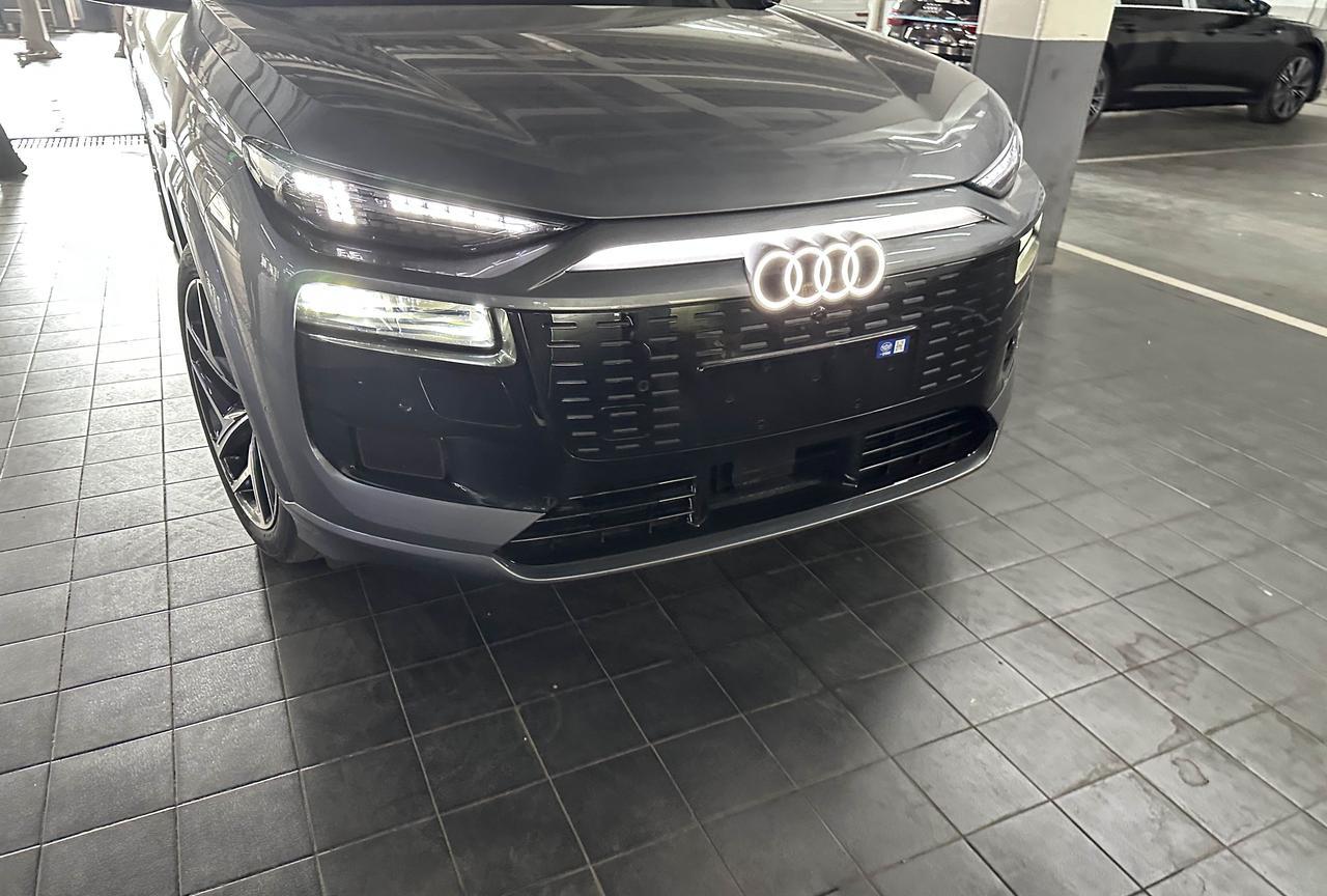 奥迪 q6l etron 底盘来自保时捷 所以后轮轮胎是285的