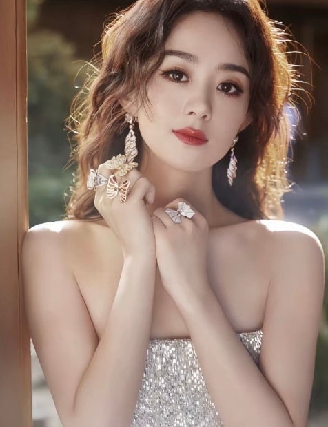 我有一种预感，
赵丽颖，
大概是整个娱乐圈里，
路人缘比较好的那个。
​我第一次