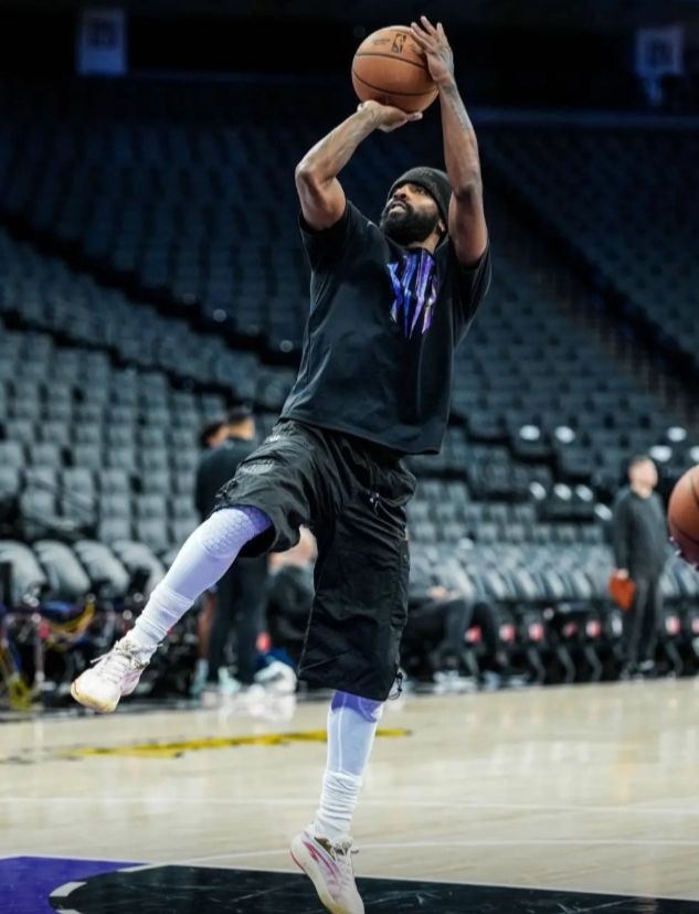 为什么欧文比戴维斯位置稳?
首先欧文实际年纪比戴维斯还大一岁。耐操性的话，从20