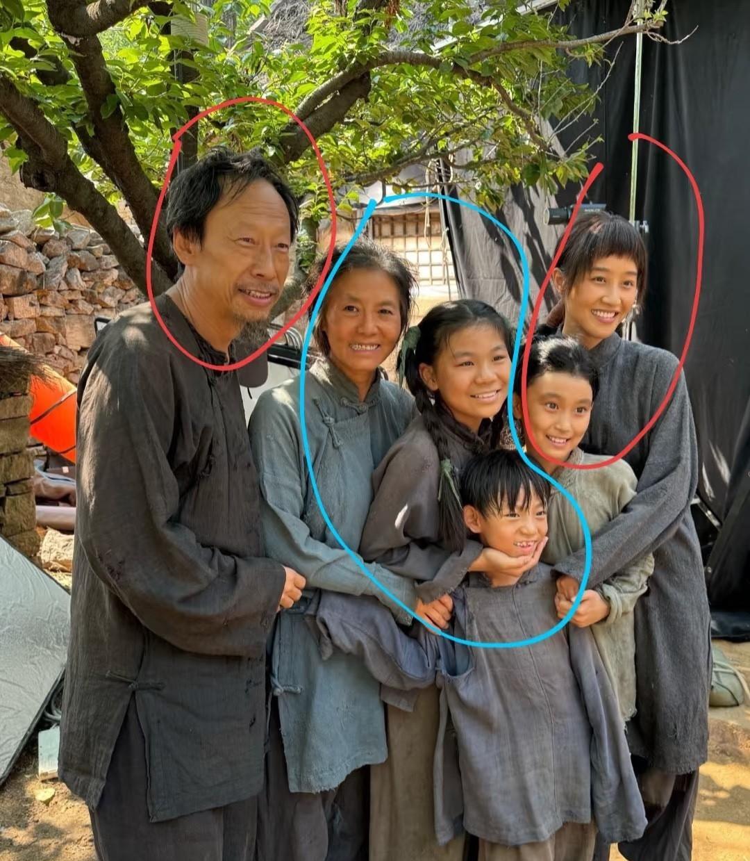 有个地方没看懂
“生万物”里的银子
应该不是老费家的亲生孩子
之所以这么说，我是