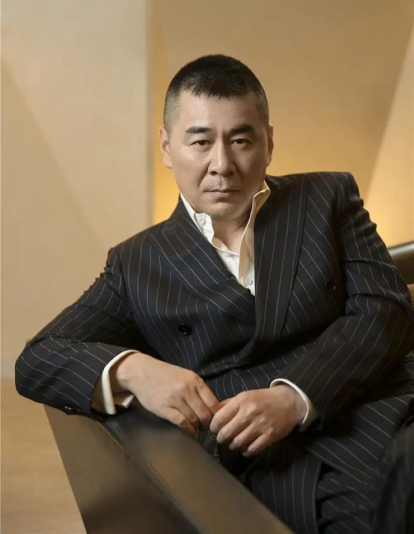 拍《甄嬛传》时，郑晓龙让陈建斌来演雍正，有人质疑:“陈建斌太老了，不适合！”郑晓