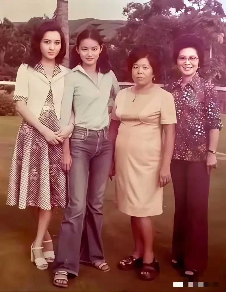 1971年17岁的林青霞，真漂亮啊！
