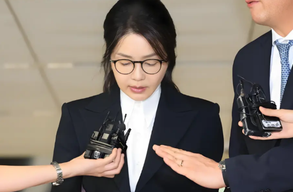 李在明根本不打算放过金建希，特检组对她的羁押时间已经延长了，而且我估计，即便这次
