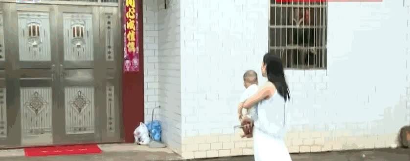 这下后悔了吧！

湖南湘阴，一位31岁的水果店老板娘偶然间认识了一位客人男子