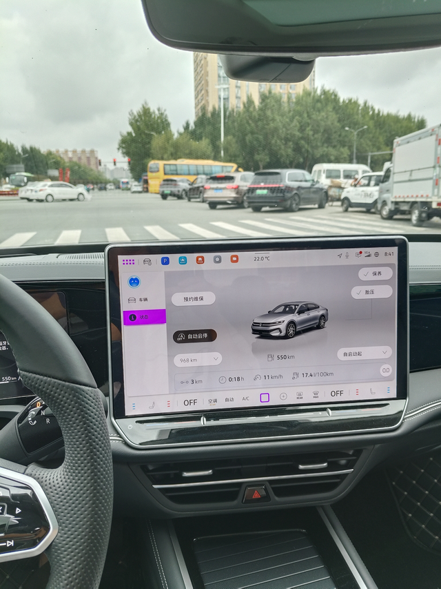 迈腾B9中控屏突兀吗
经常看到网上有人说迈腾B9的中控大屏特别突兀，感觉像是凭空