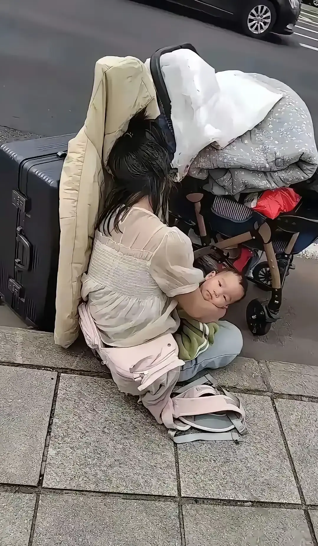 如果他是你的女人和孩子，你心里面难过吗？