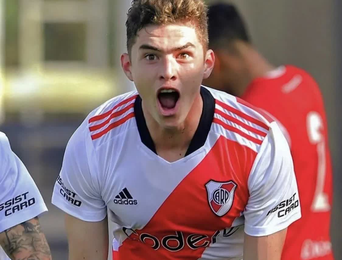 2025夏季转会窗🇦🇷阿根廷球员转会汇总↓

梅迪纳→马赛
瓦伦丁•卡
