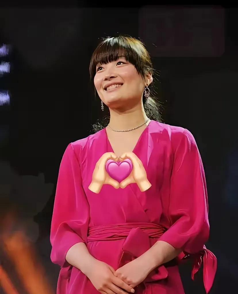 家族内部矛盾发酵之际，宗泽后选择公开侄女宗馥莉的婚姻状况。
这无疑是隐私的越界。