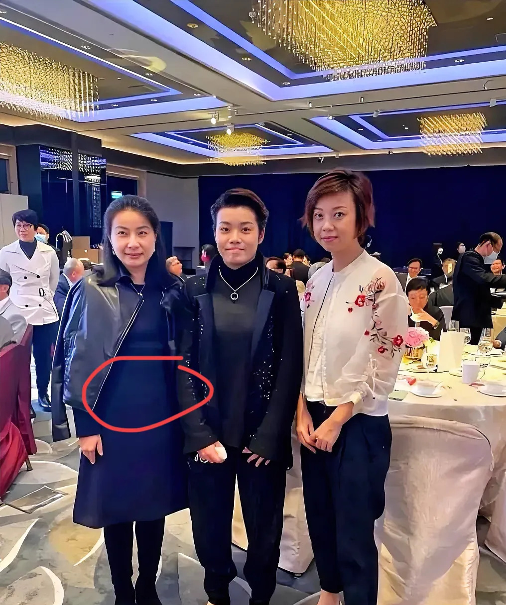 郭晶晶张怡宁合照引热议











天啊！不敢相信自己的眼睛！这张照片