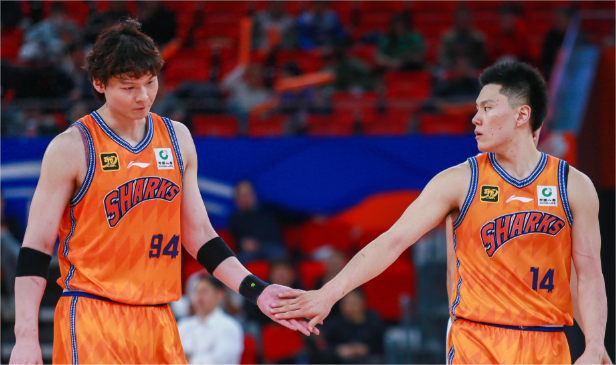 辽宁男篮今天官方宣布，张镇麟正式转会上海男篮。如此一来，这桩重磅转会正式尘埃落定