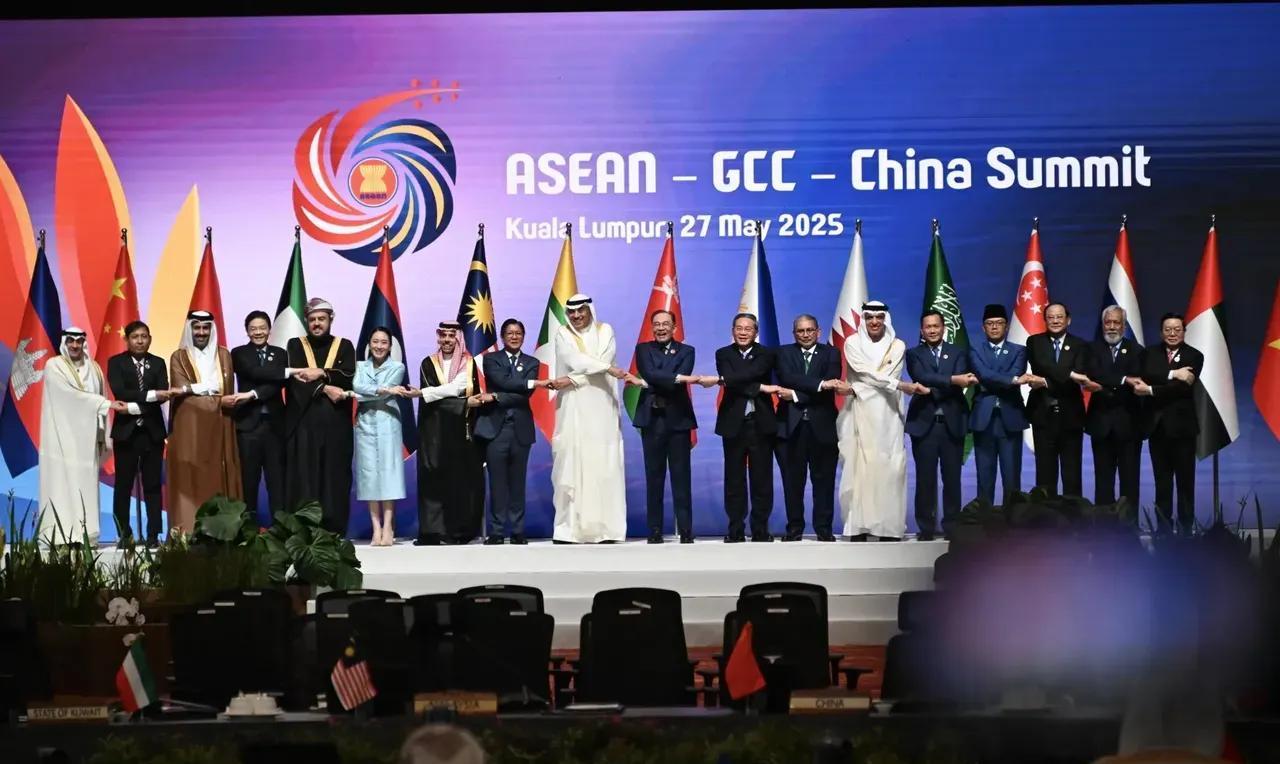 一个合作、稳定、繁荣、强大的亚洲正向我们走来！
首届东盟－中国－海合会峰会在马来