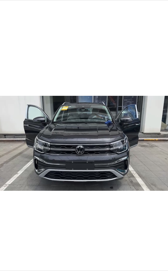 23款新途岳用车2个月真实感受。
外观，我喜欢黑色，但是这个不是黑色，月耀灰，外