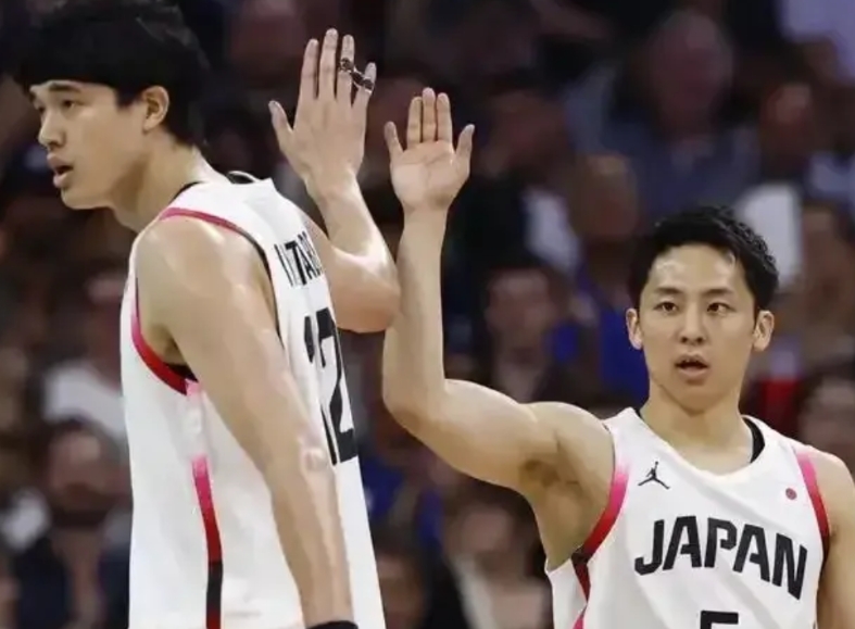 亚洲杯真的是太鸡肋了!
日本男篮竟然73-97，24分的巨大分差输给了黎巴嫩男篮