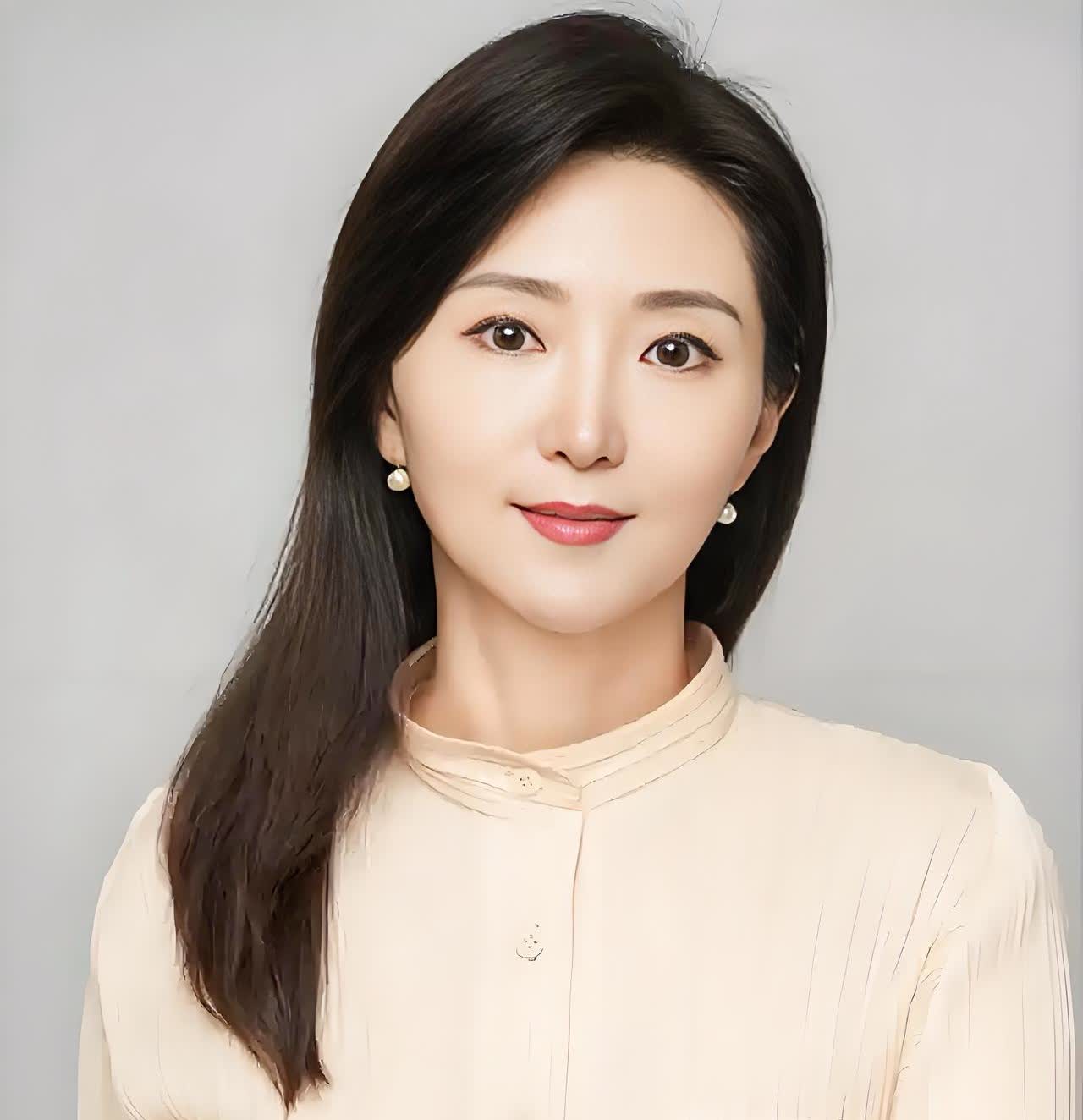 二胡演奏家于红梅的家庭成员
一、父亲：是济南吕剧团的演员。于红梅儿时经常去剧院