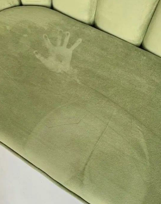 这沙发已经深深的留下了她的印记