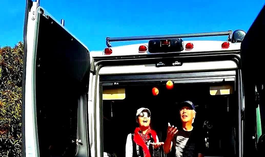 辛柏青和他比起来，那真的是一点也不爱朱媛媛啊！

他当年知道老婆姜黎黎得癌，