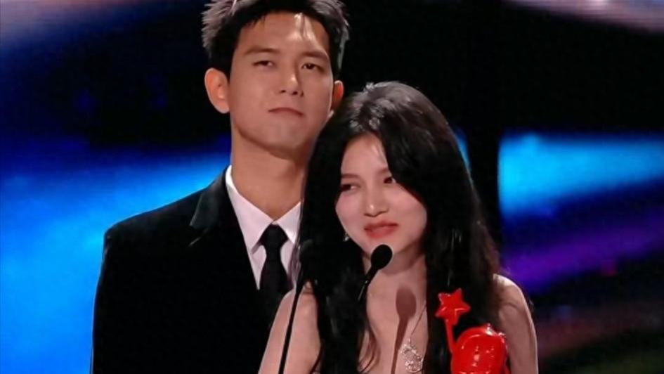 23岁就拿下影后的春夏，再次出现眼神闪躲不自信，变化太大不敢认