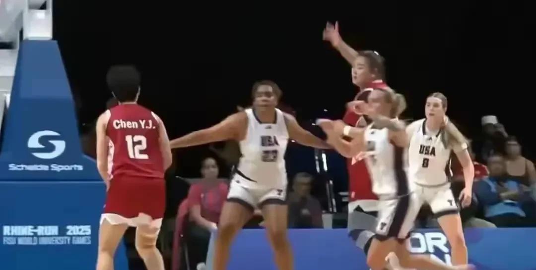 太炸裂了！！！中国女篮81-69战胜美国女篮卫冕大运会女篮冠军！宫鲁鸣教练啥感受