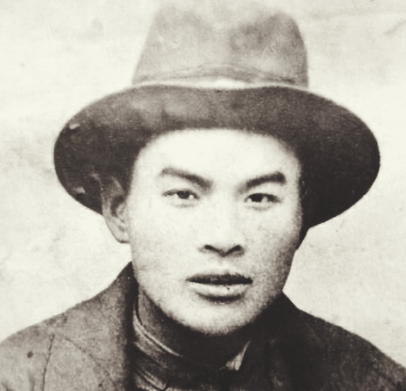 1940年，地下党崔景岳被捕后，密信落入敌人手中，但密信是一张白纸，什么都没有。