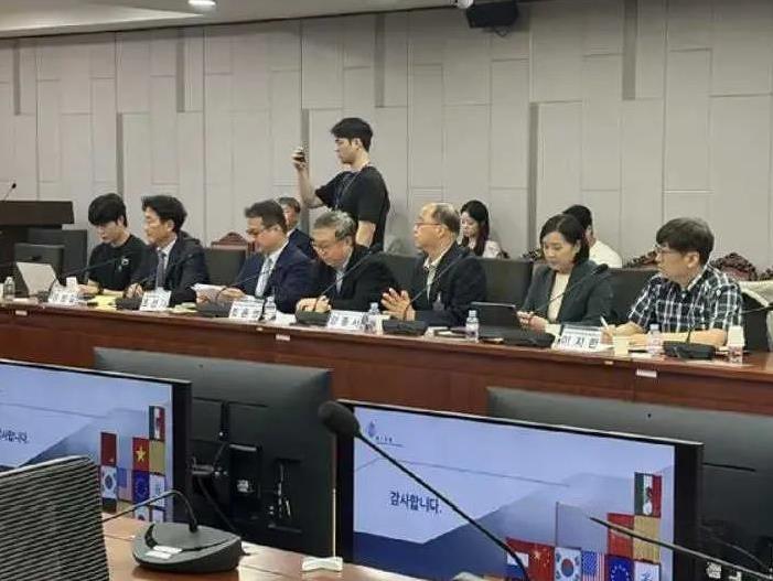 韩官员承认，特朗普坐不住了，要韩国联手遏华！
7月11日，路透社报道:“周五，韩