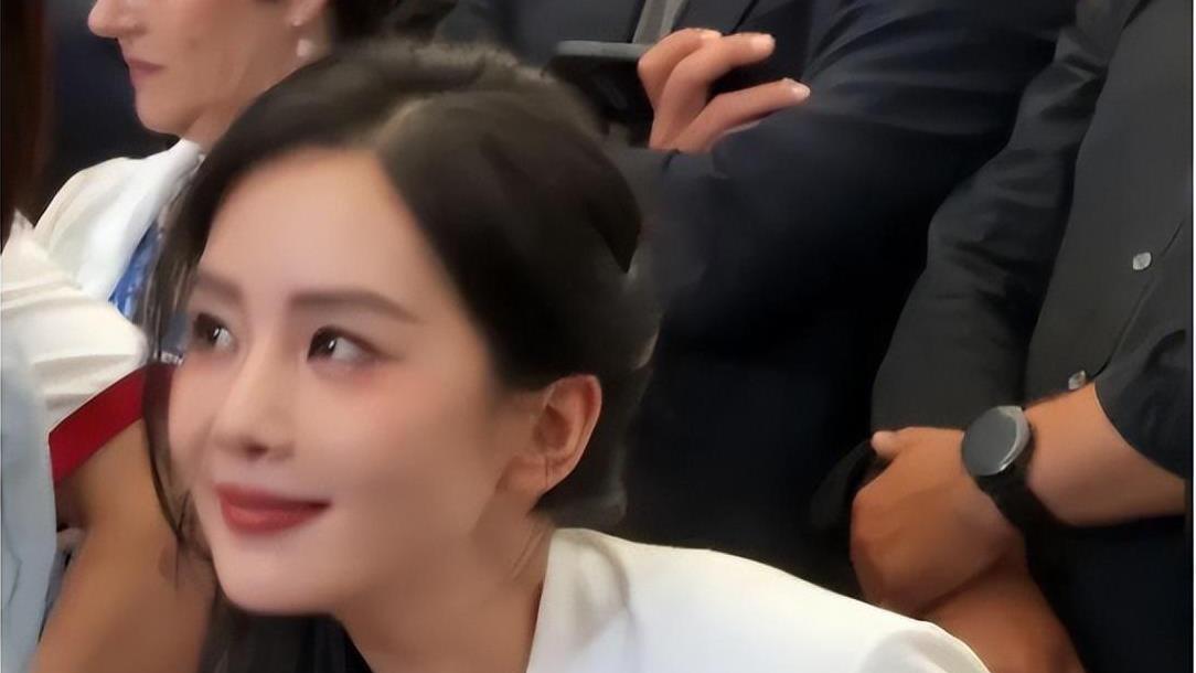 林允儿刘诗诗同框