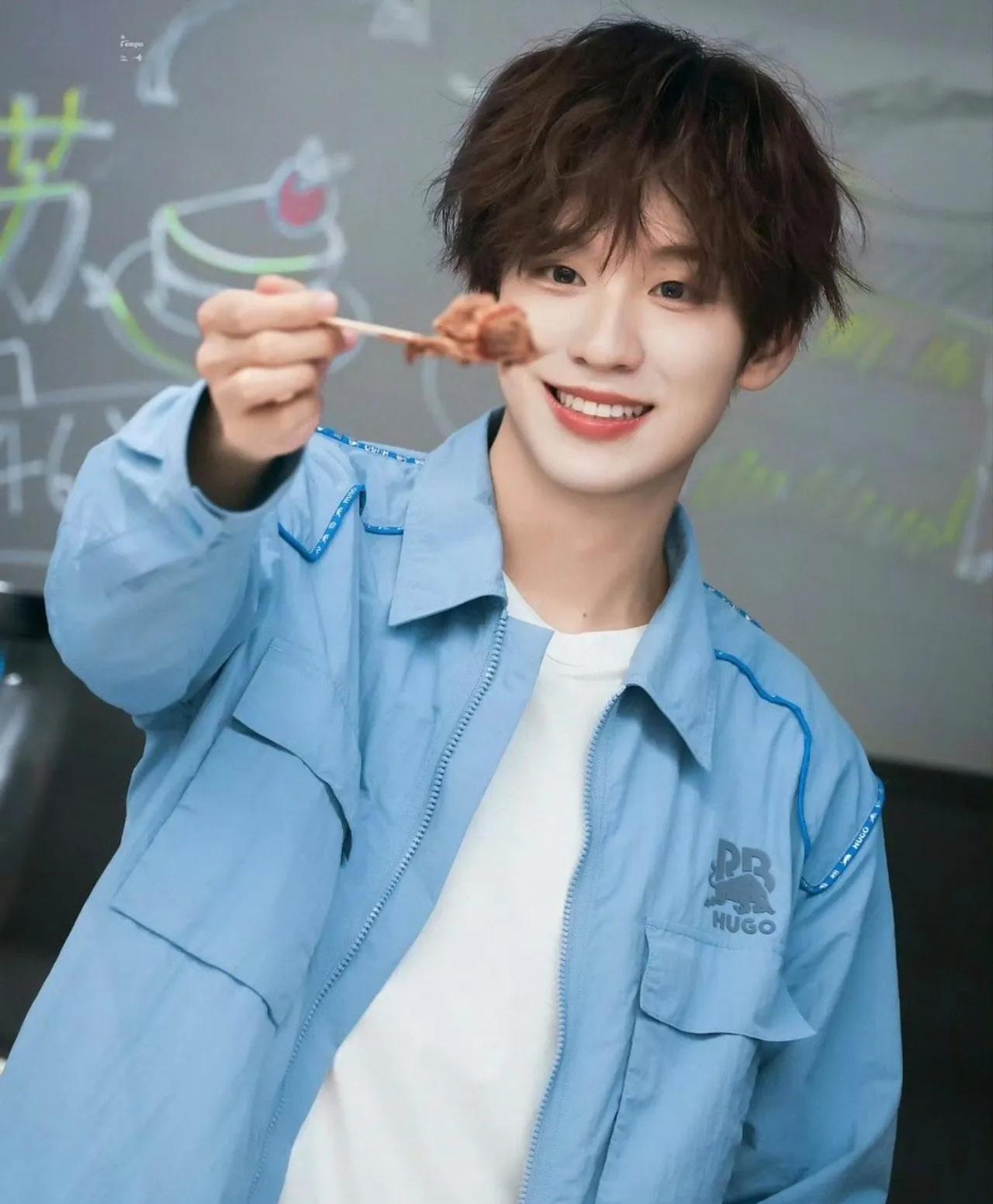 节目组又拿余景天来引流啦
那就请路人朋友们看完节目再来评价[心]