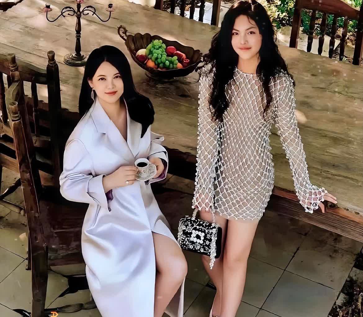 说李湘离婚四年还不再找，是放不下过去？别扯了。
她哪是放不下，她是压根不觉得非