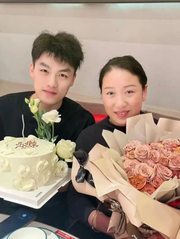 现在工作不好找，我宁愿养着我儿子，也不让他去送外卖。我可以接受，他上工地打工，哪
