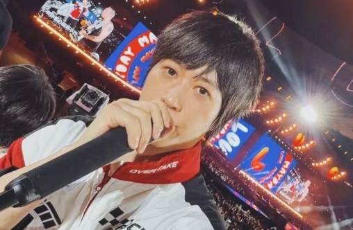 8月6日，五月天在鸟巢举办演唱会，阿信提及本场是 “12+1” 加场时坦言：“就