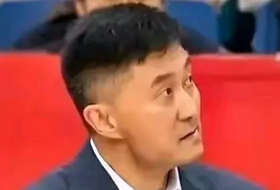 从今年CBA联赛各支球队夺冠概率排行榜看；
今年CBA夺冠概率最高的是：辽宁男篮