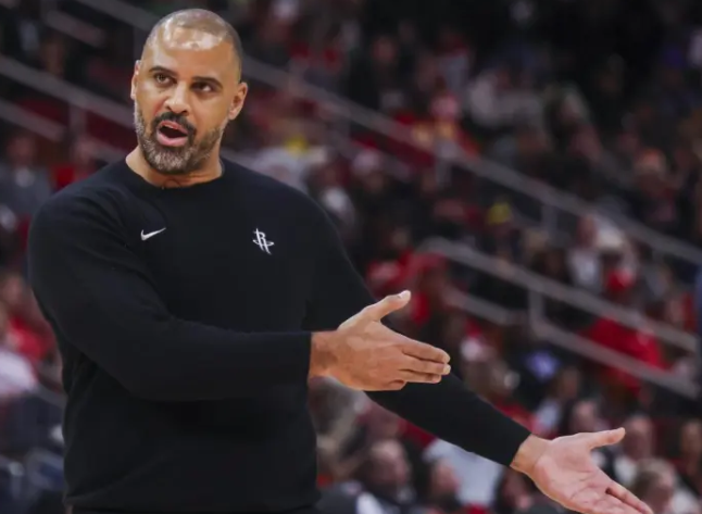 球队多位消息人士透露，火箭在积极行动做交易，已聊半数球队，目标伊森芬妮卡佩拉
随