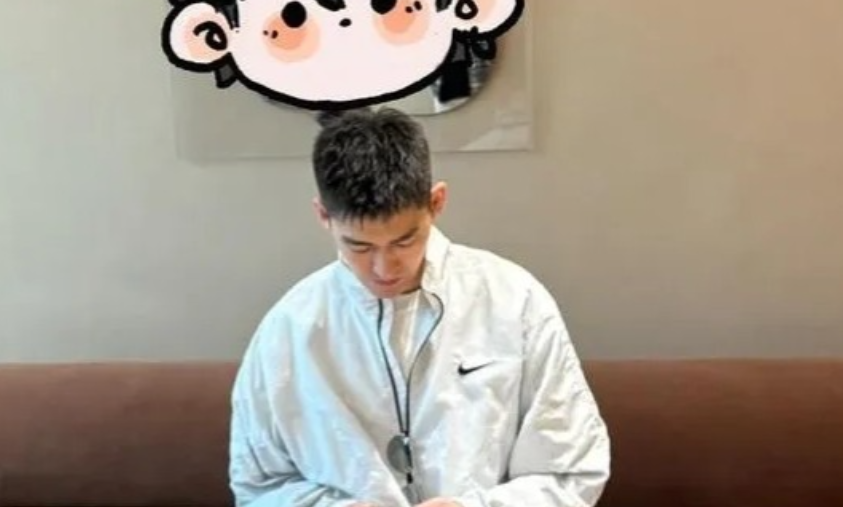 张翰疑似新恋情曝光 后援会辟谣：女方是邻居朋友的妹妹
 
11月12日，张翰被拍