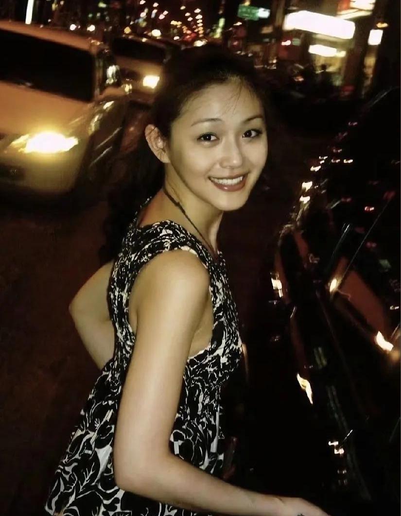 台媒爆出大S名下豪宅被抵押七成后，汪小菲仍在坚持还贷的消息瞬间引发热议。
要知道