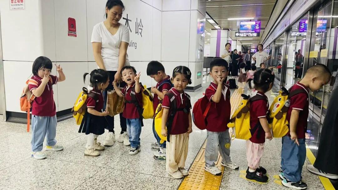 长沙市雨花区亿婴托育中心双节爱国主义教育实践活动