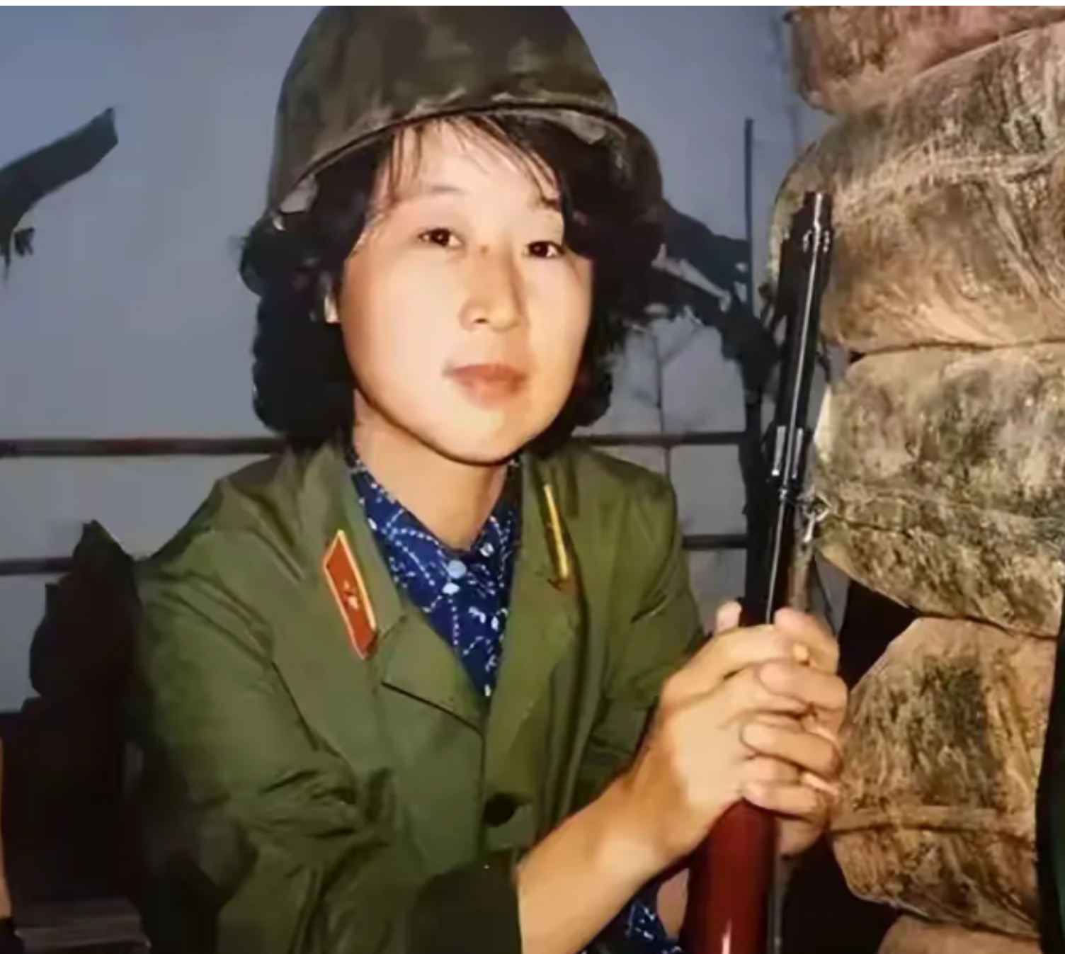 1978年，一头公狼走到军营附近东张西望，卫兵出于谨慎想要开枪射击，没想到，公狼
