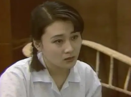 当初，张凯丽在拍完了《渴望》以后，导演想让她再演唱一首剧中的插曲《渴望》，可结果
