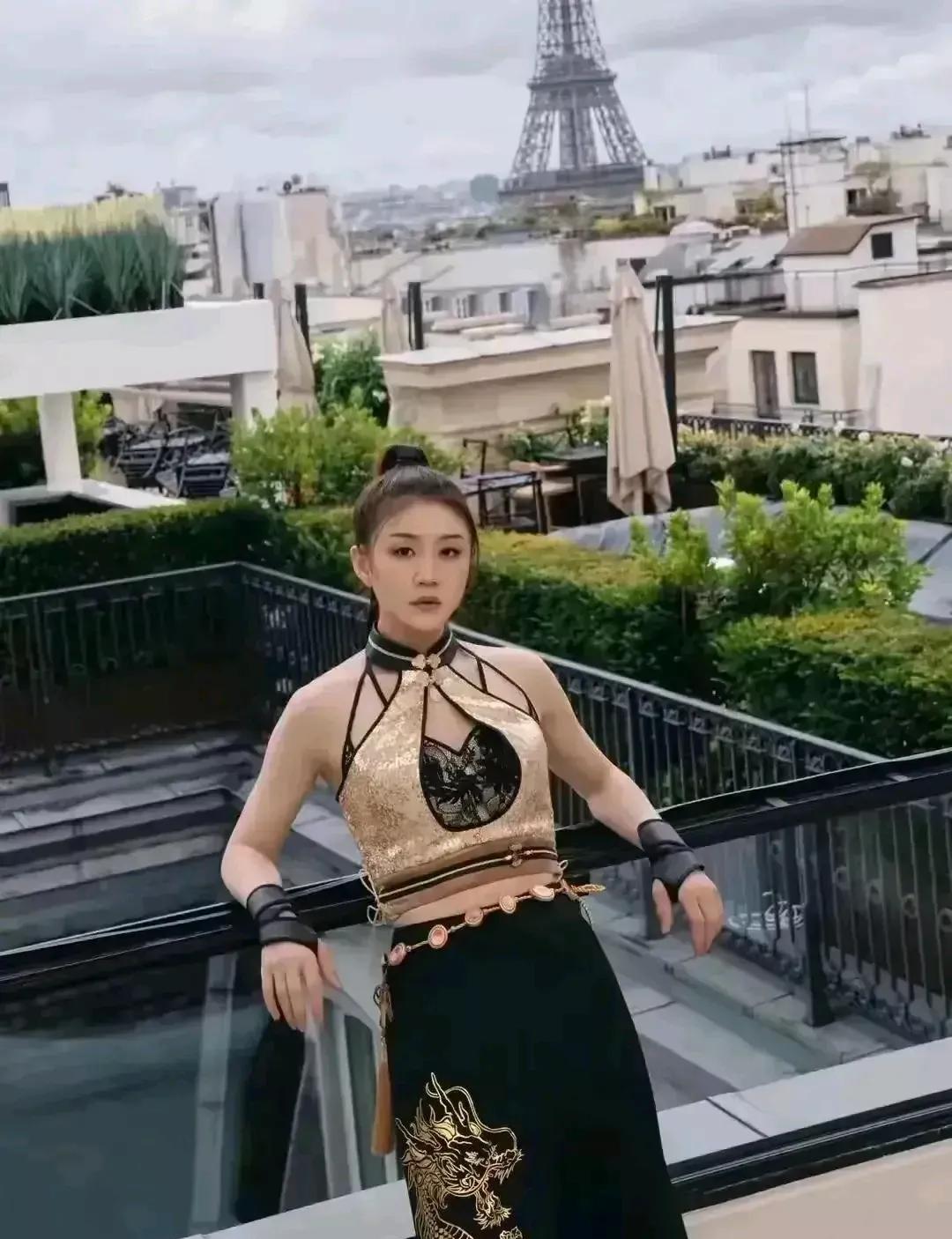 从乒坛女神到时尚女王，
陈梦用行动告诉你，
谁才是这个时代的主宰，
当陈梦带着两