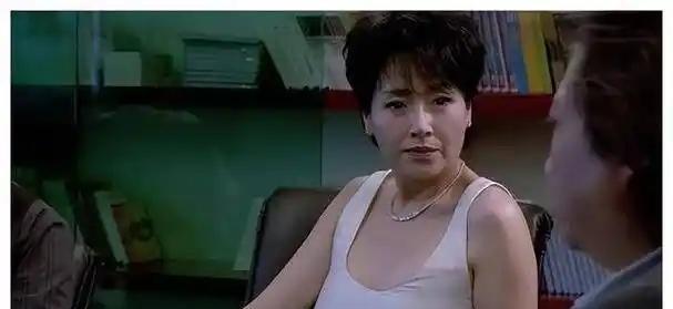1986年，“东方梦露”恬妞，嫁给了印尼“亿万富豪”。洞房之夜，叶聪豪交实底：“