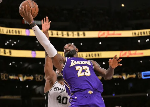 如果詹姆斯真的愿意，他完全可以成为联盟得分王。如果他真的说，‘兄弟，今年我就要场