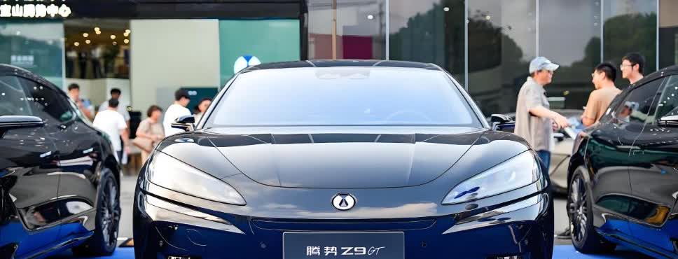只有比亚迪有这个实力能做到！超10万工程师的研发能力，加上一年超400万的销量，