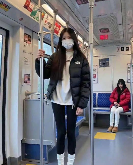 为什么现在女生都爱穿鲨鱼裤出门
