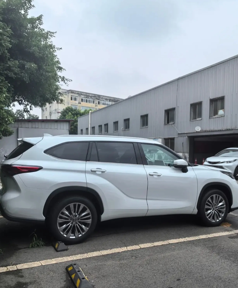 整汉兰达的五大建议
建议一，整双擎不整纯油，因为现在双擎确实省油，双擎油耗相当于