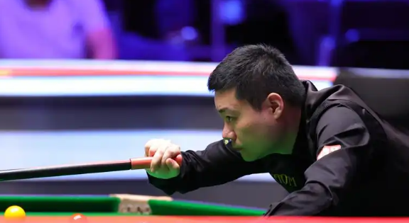 北京时间12月2日-3日，斯诺克英锦赛部分赛程如下：
2日21：00，周跃龙（中