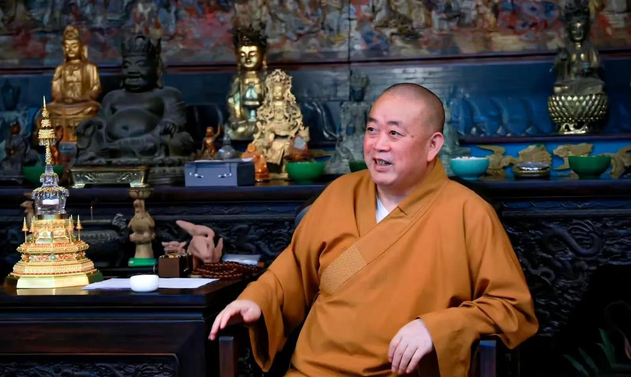 看到释永信对马云和于荣光截然不同的态度，就知道他如今被调查是必然的。
看到于荣光