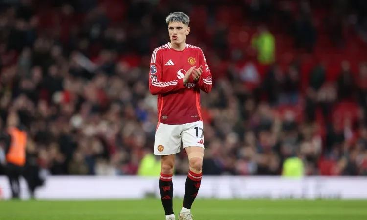 本轮英超，曼联客场3-0莱斯特城，加纳乔打破进球荒！
这是还未满21岁（6月生日